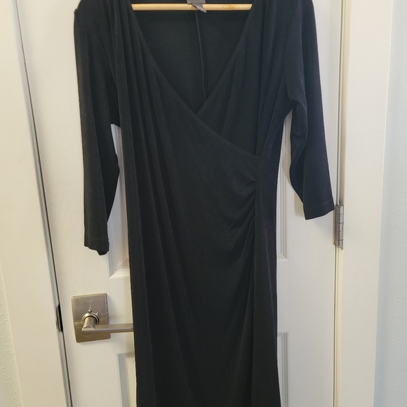 Wrinkle resistant little black dress - Picture 1 of 3